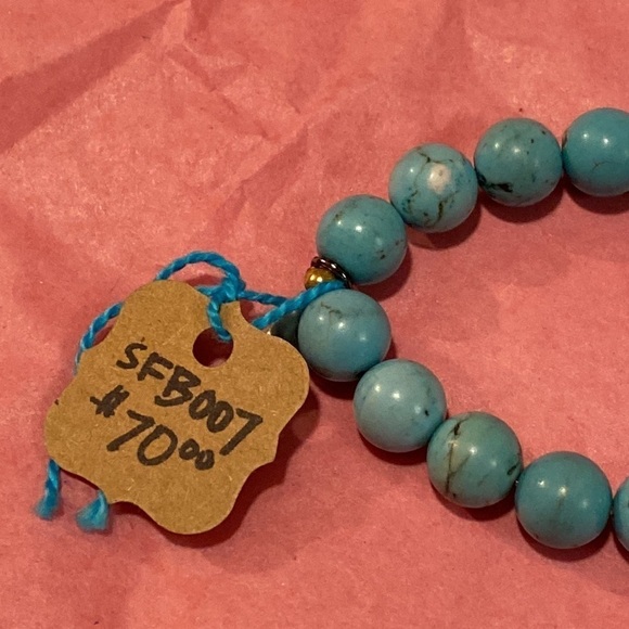 NWT Beaded Bracelet with Charm - Picture 4 of 4